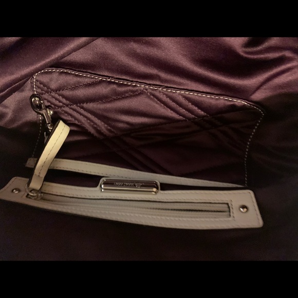 B. Makowsky leather purse/sarchel - Picture 7 of 8